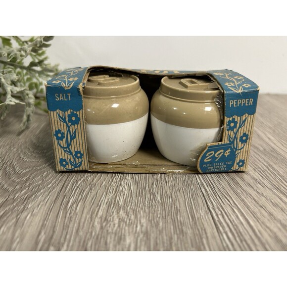 Vintage Bean Pot Salt & Pepper Shakers Plastic In Original Box Bee Plastics Inc - Picture 1 of 7
